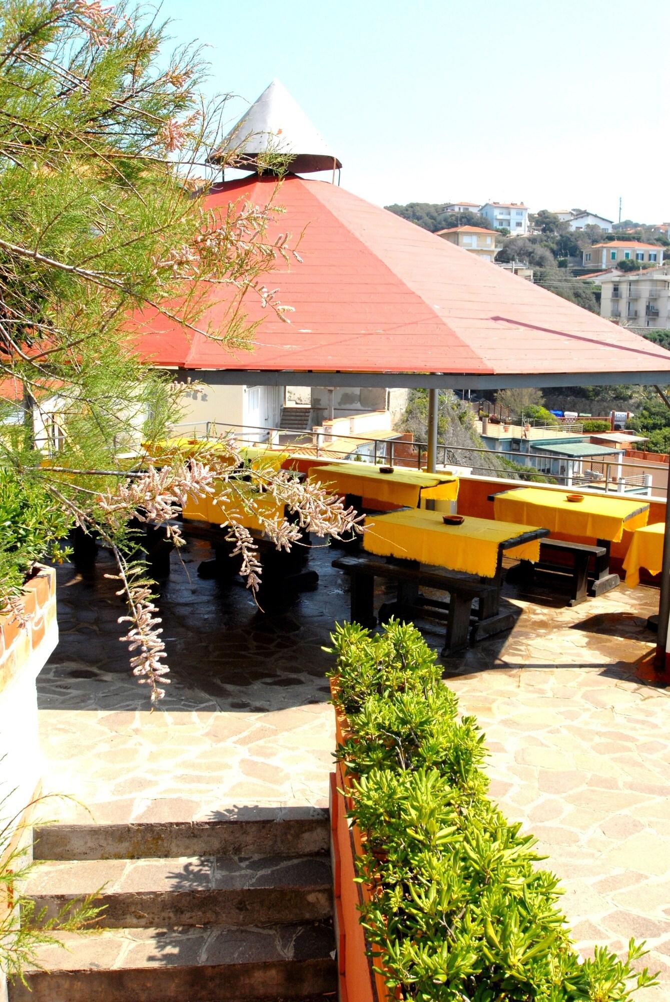 Hotel Baia Del Sorriso Castiglioncello Exterior photo